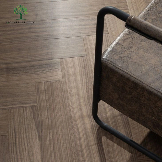 LWD-EB022 Пол из лиственных пород американского ореха с узором «елочка»