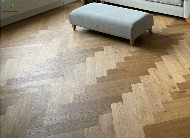 LWD-EB021 Деревянный пол из дуба с узором «елочка» из натуральной проволоки